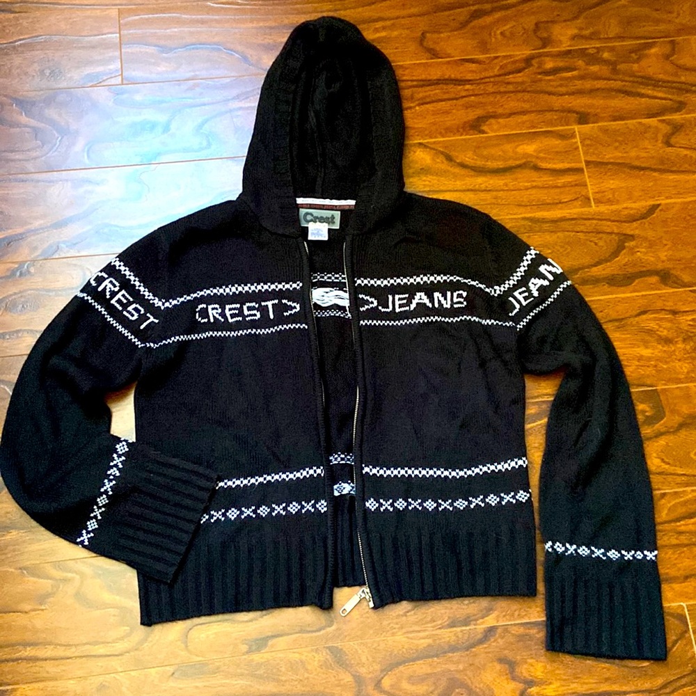 Lightweight sweater hoodie in size M
